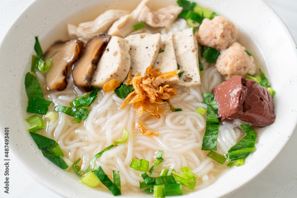 Vietnamese Rice Noodles Soup with Vietnamese Sausage served vegetables and crispy onion Vietnamese Rice Noodles Soup with Vietnamese Sausage served vegetables and crispy onion