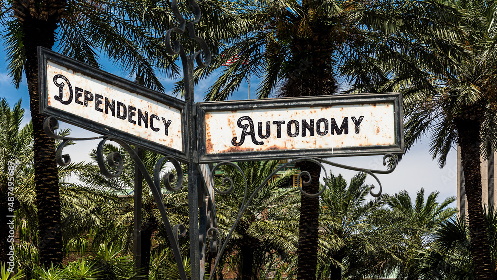 Fototapeta premium Street Sign to Autonomy versus Dependency