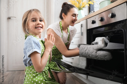 Little girl and her mother ...