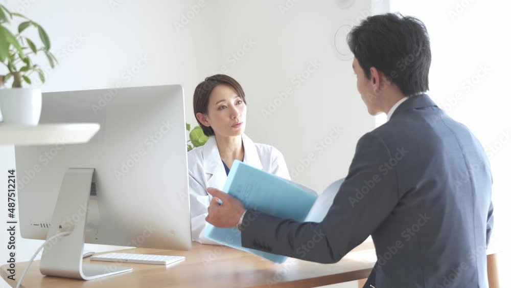 打ちあわせをする日本人 打ちあわせをする日本人