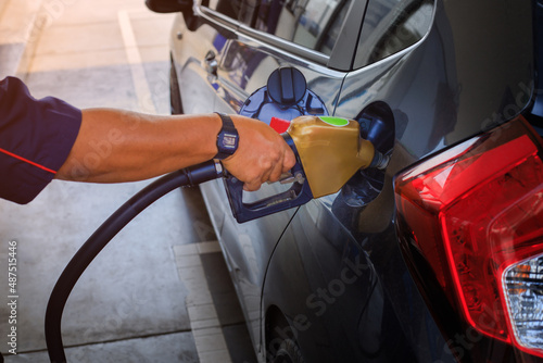 Fotografia, Obraz Pumping gas at gas pump