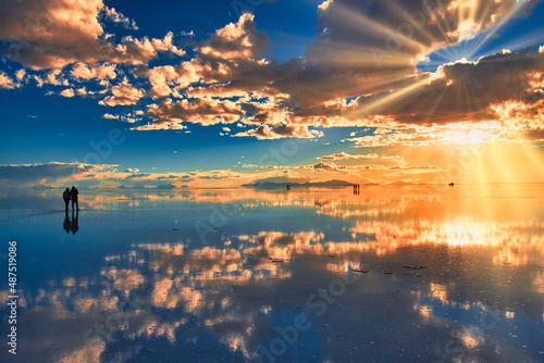 Foto ミラーレイク・ウユニ塩湖の美しい夕景