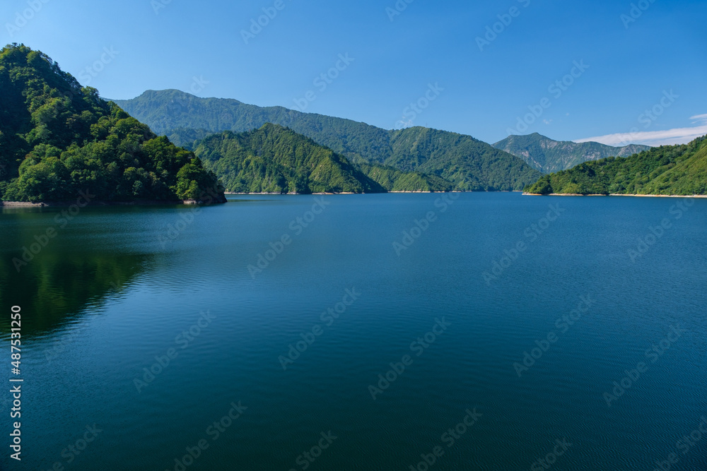 田子倉湖の湖面
