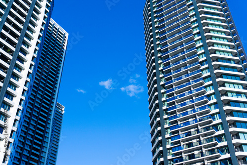 The appearance of a high-rise condominium in Tokyo and the refreshing blue sky scenery_29
