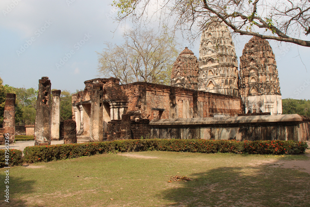 ruined buddhist temple (wat si sawai) in sukhothai (thailand) 