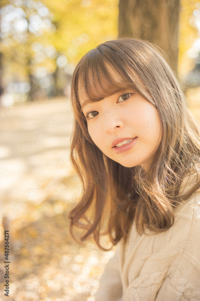 紅葉と女性 紅葉と女性