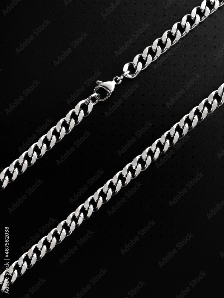Obraz premium Men's silver chain on a black background