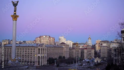 Khreshchatyk and Maidan Nezalezhnosti in Kyiv are preparing for a new day before sunrise. photo