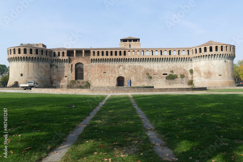 Obraz na plátně Sforza Castle in Imola, the main building with ravines sorrouded by circular bas