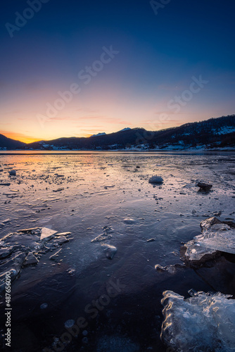 l'alba sul lago ghiacciato di campotosto e d i monti che lo circondano photo