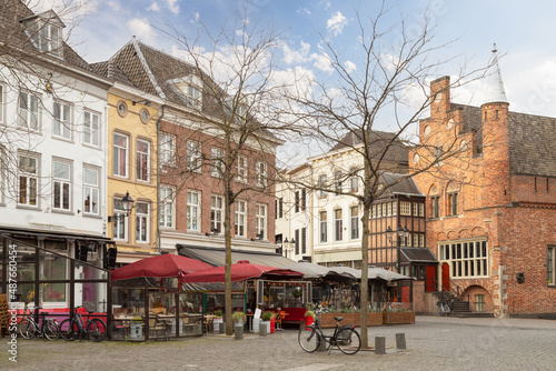 Εκτύπωση καμβά Old houses and cozy restaurants on the market square in the center of Den Bosch