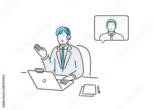 ネットで通話する会社員の男性