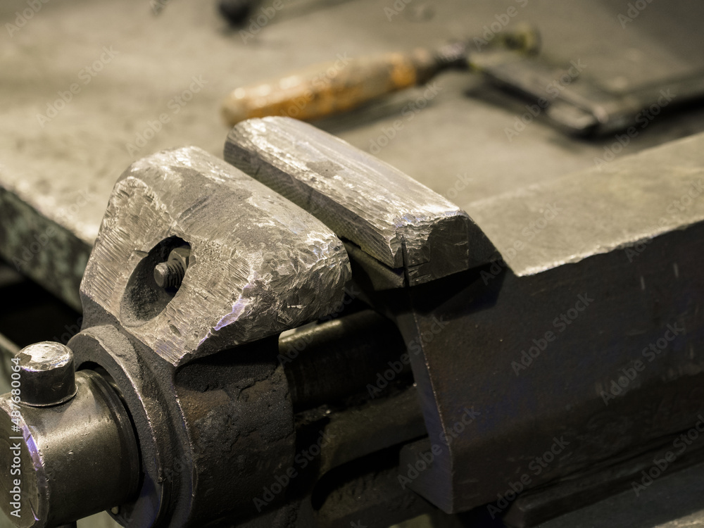Large metal vice with worn jaws. Large metal vice with worn jaws.