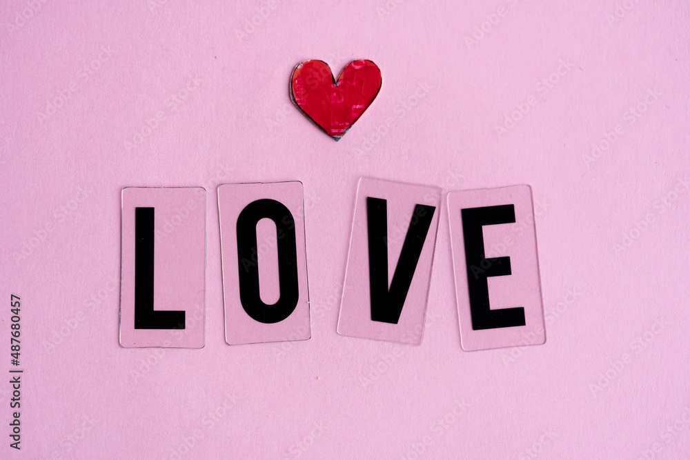 Fotografia do Stock: letras formando la palabra LOVE con un corazón de ...