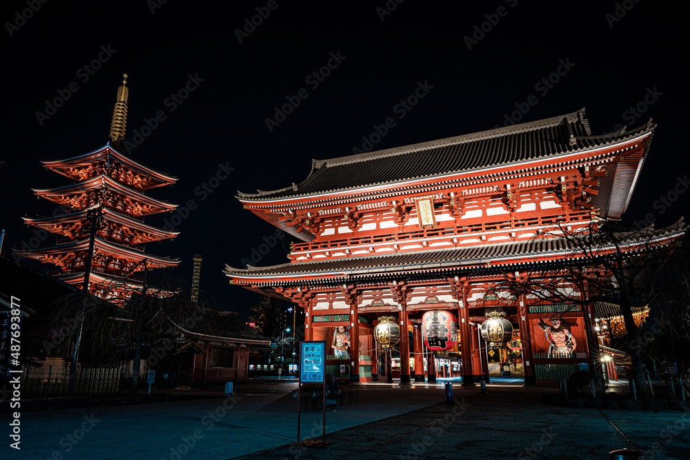 夜の浅草寺