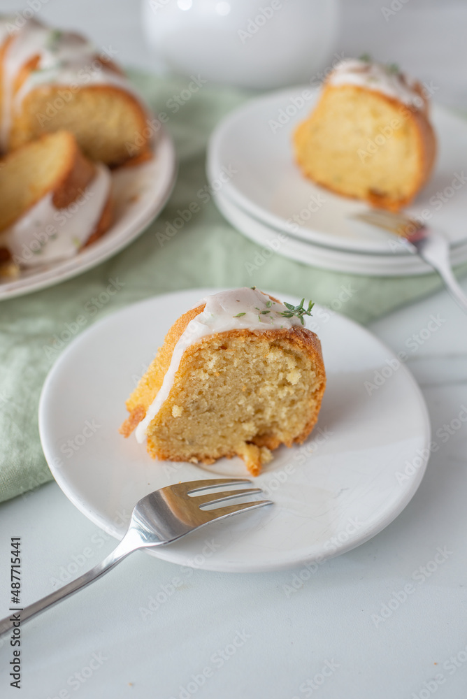 Traditional vanilla pound cake with lemon frosting Traditional vanilla pound cake with lemon frosting