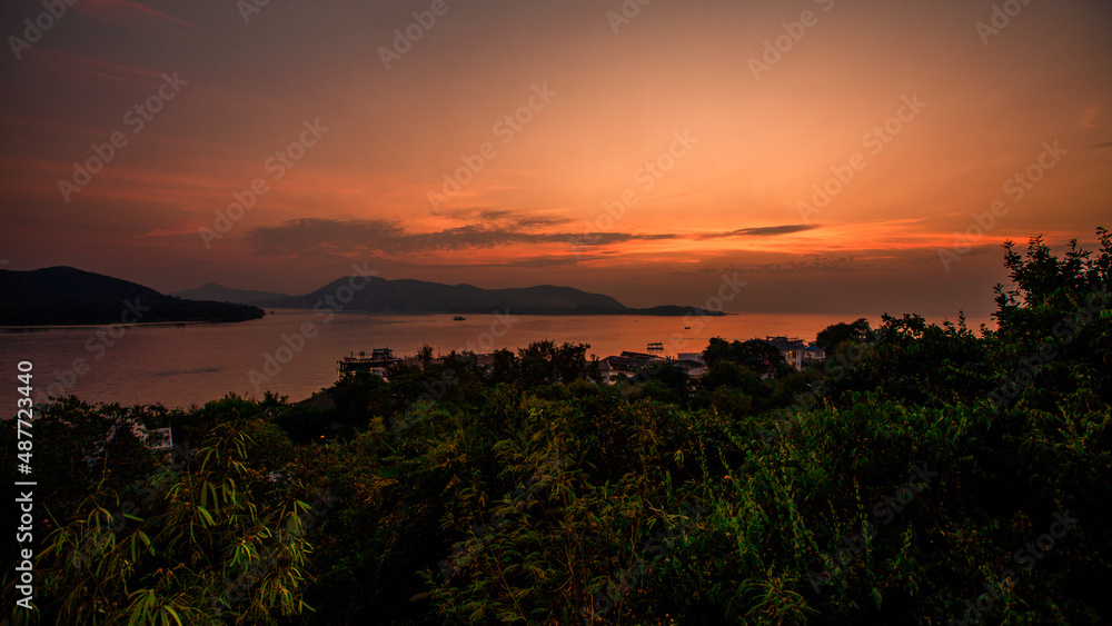 The background of the sea by the evening sea, with natural beauty (sea water, rocks, sky) and fishermen are fishing by the river bank, is a pleasure during travel. The background of the sea by the evening sea, with natural beauty (sea water, rocks, sky) and fishermen are fishing by the river bank, is a pleasure during travel.