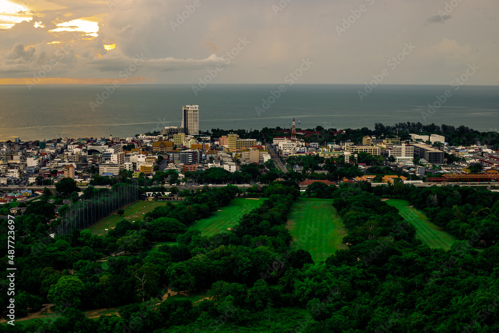 Natural scenery background, wide-angle blur of the sea, with cool breeze blowing at various viewpoints of those who love to study nature trails.