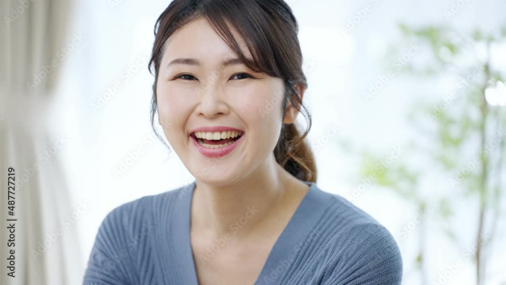 60p 笑顔・ミドル女性 60p 笑顔・ミドル女性