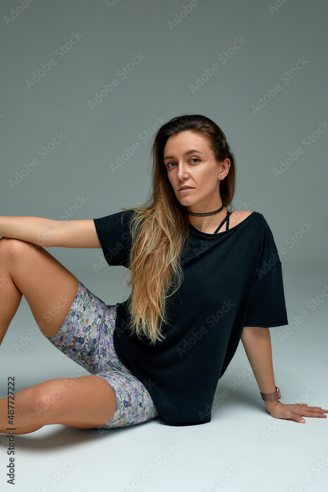 Portrait of young fit and sportive woman on gray background. Fit sportswoman posing, looks confident. Perfect body ready for summertime. Beauty, resort, sport concept. Flyer. Portrait of young fit and sportive woman on gray background. Fit sportswoman posing, looks confident. Perfect body ready for summertime. Beauty, resort, sport concept. Flyer.