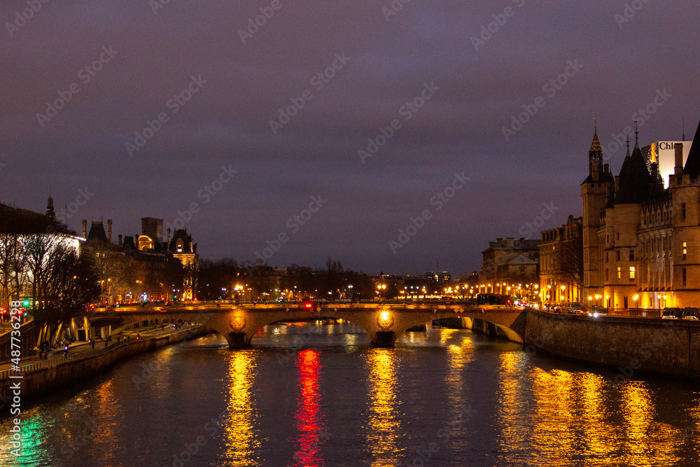 Vue de la Seine à Paris, quai de l'Horloge et pont au Change