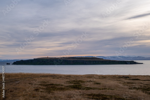 Die Insel Gr  msey nahe Drangsnes in den isl  ndsichen Westfjorden