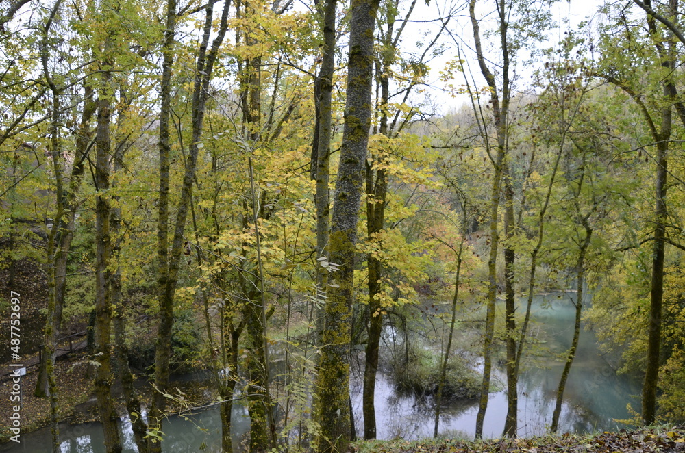 Fontibre, nacimiento del Ebro. Situado en la provincia de Cantabria, España. Fontibre, nacimiento del Ebro. Situado en la provincia de Cantabria, España.