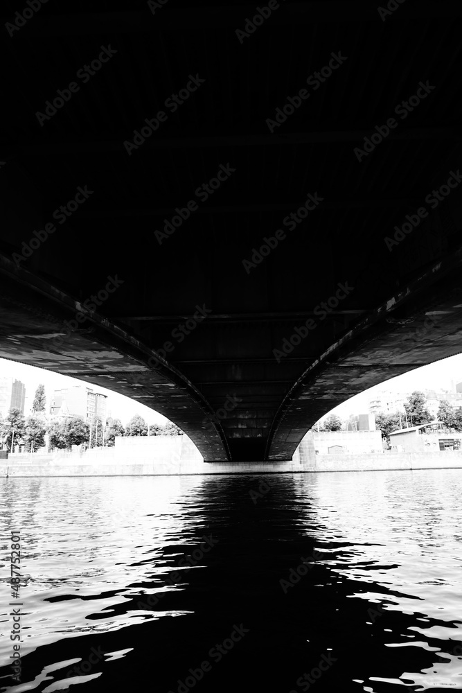 Photo prise sous un pont à Liège Photo prise sous un pont à Liège