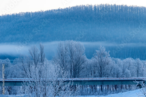 北海道の冬の風景　富良野市の樹氷 © 英敏 松本