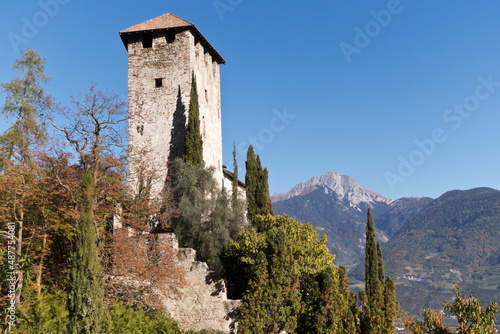 Turm der Burg Lebenberg in den Weinbergen bei Marling im Vinschgau  S  dtirol  