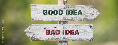 Canvas-taulu opposite signs on wooden signpost with the text quote good idea bad idea engraved