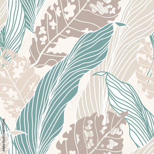 Beautiful vintage leaf seamless pattern. Hand drawn abstract tropical background. texture for fabric, fashion print and wallpaper