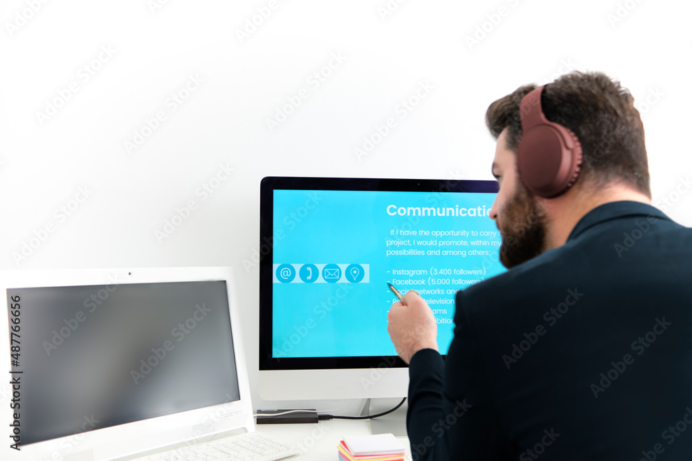 young man consulting the computer at work with headphones on. Strategy and growth
young man consulting the computer at work with headphones on. Strategy and growth