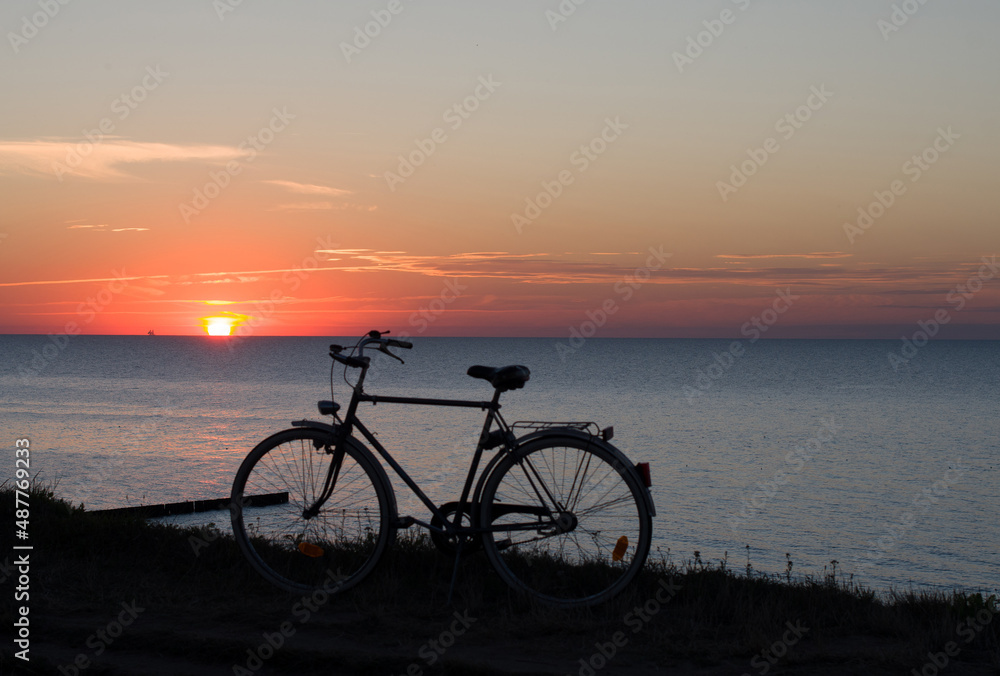 silhouette bicycle silhouette bicycle
