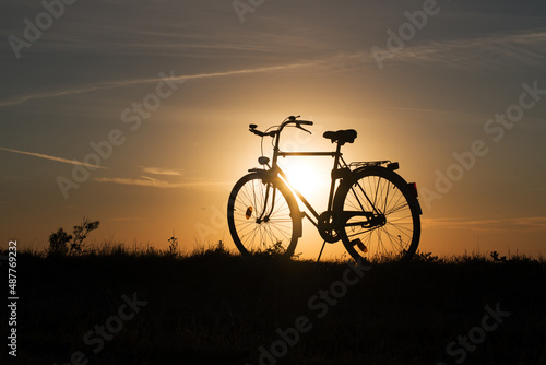 silhouette bicycle