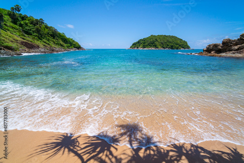 Fototapeta Naklejka Na Ścianę i Meble -  Summer beach sea with island in summer sun blue sky background.