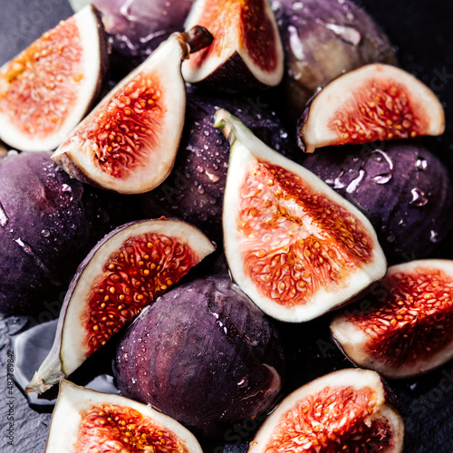 Tableau sur toile fresh figs close up