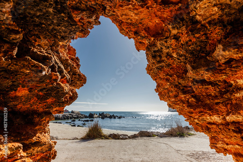 Höhle an der Bucht von Bolata am schwarzen Meer in Bulgarien