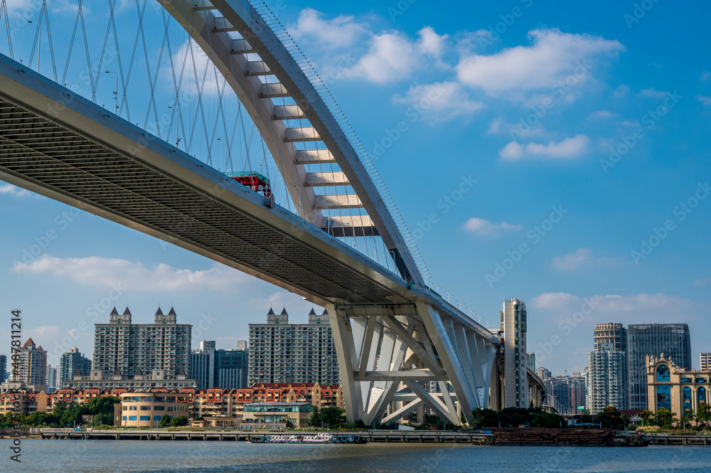 Obraz premium A road bridge over the Huangpu River in Shanghai, China