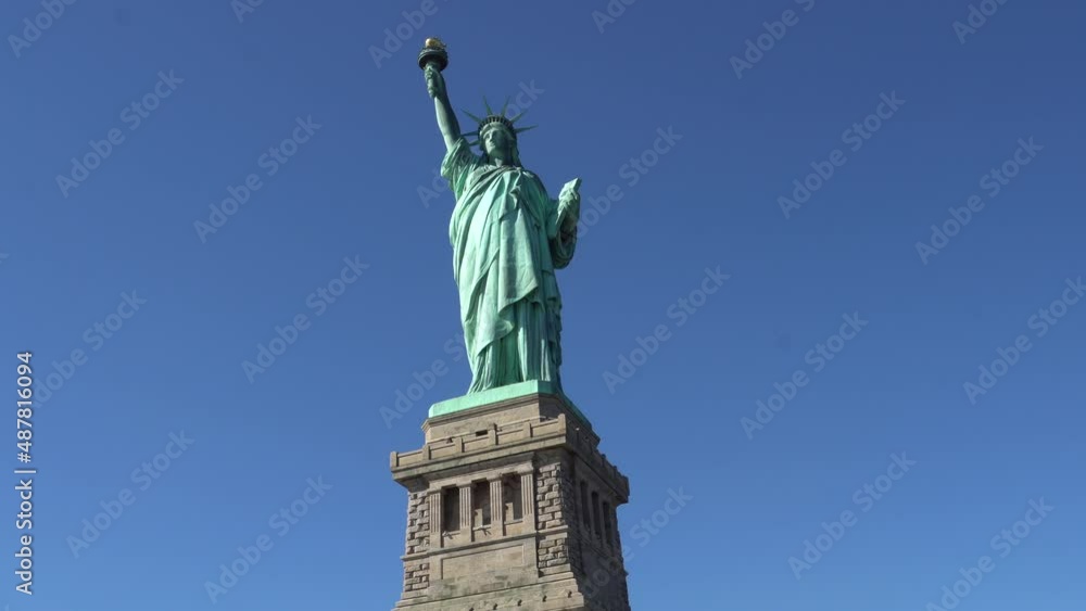 STATUE OF LIBERTY IN NEW YORK STATUE OF LIBERTY IN NEW YORK