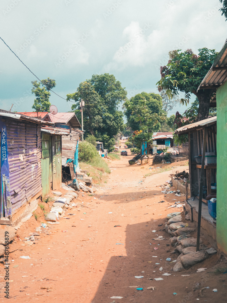 Obraz premium a sandy street in a slum area in Monrovia, Liberia, Africa