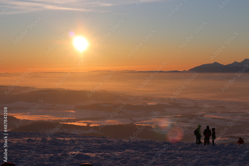 Wschód słońca na Babiej Górze, Beskid Żywiecki, widok na Tatry