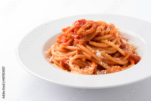 Piatto di deliziosi bucatini all'amatriciana, ricetta di pasta tradizionale della cucina Romana con guanciale e pomodoro, Cibo Italiano  photo