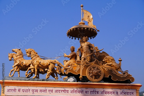 Krishna giving Geeta updesh in mahabharat statue images geeta updesh photo