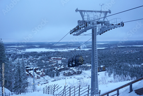 Die Gondelbahn in Skigebiet Levi in Finnland