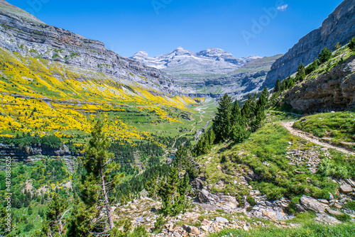 Views of the steps of Soaso and waterfall of the horse tail in the background .