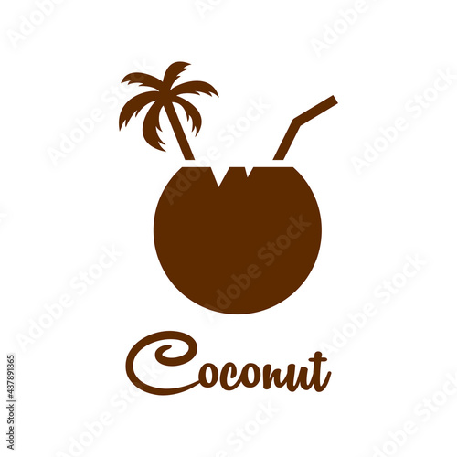 Beach bar. Logo bebida de agua de coco. Banner con texto Coconut con coco con palmera en color marrón