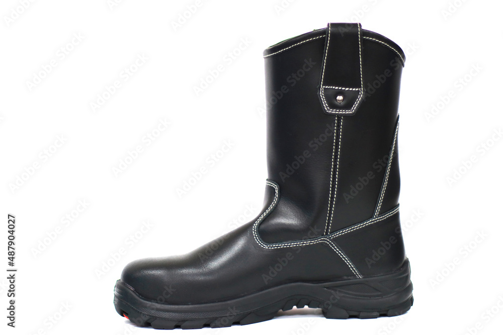 Cool black high boots for daily activities and protect the feet. Workers also wear these shoes as foot protection while working to protect their feet from work accidents.
