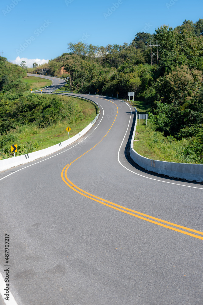Fototapeta premium winding road number 3 in the mountains
