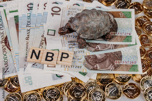 NBP i żółw na pieniądzach